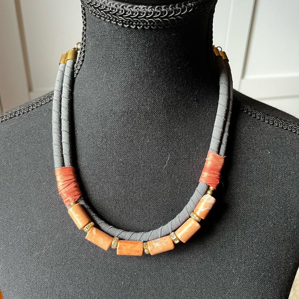 La Raffinerie pink and gray necklace